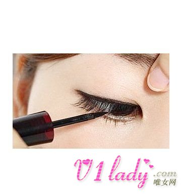 真人示范:教你画出完美眼妆