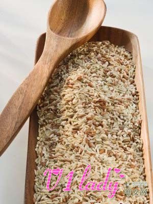 Copy绯闻女孩 巴黎做马卡龙 7种食物对抗妊娠黄褐斑