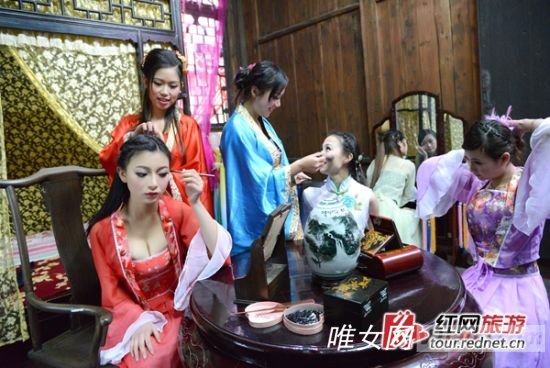 豪乳女财神邵新涯个人资料及相片写真集图片展示