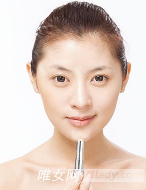 桃红色眼影及唇妆的画法详细步骤图解