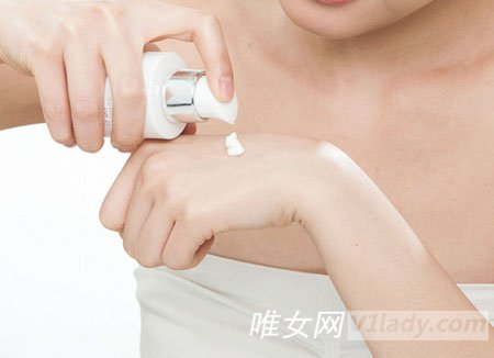 桃红色眼影及唇妆的画法详细步骤图解