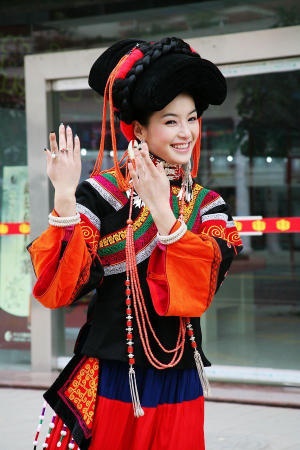 彝族第一美女玛(马)嘿阿依相片图片