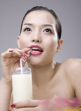 秋冬季头皮干容易掉头发怎么办？吃什么可以防掉发？