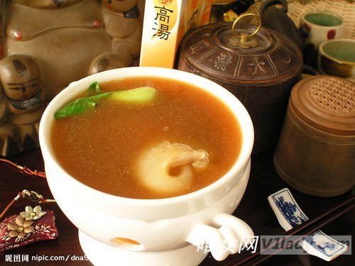 一天喝多少杯水最适合？哪些水果富含水？